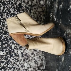 Hinge Ankle Boot size 6M